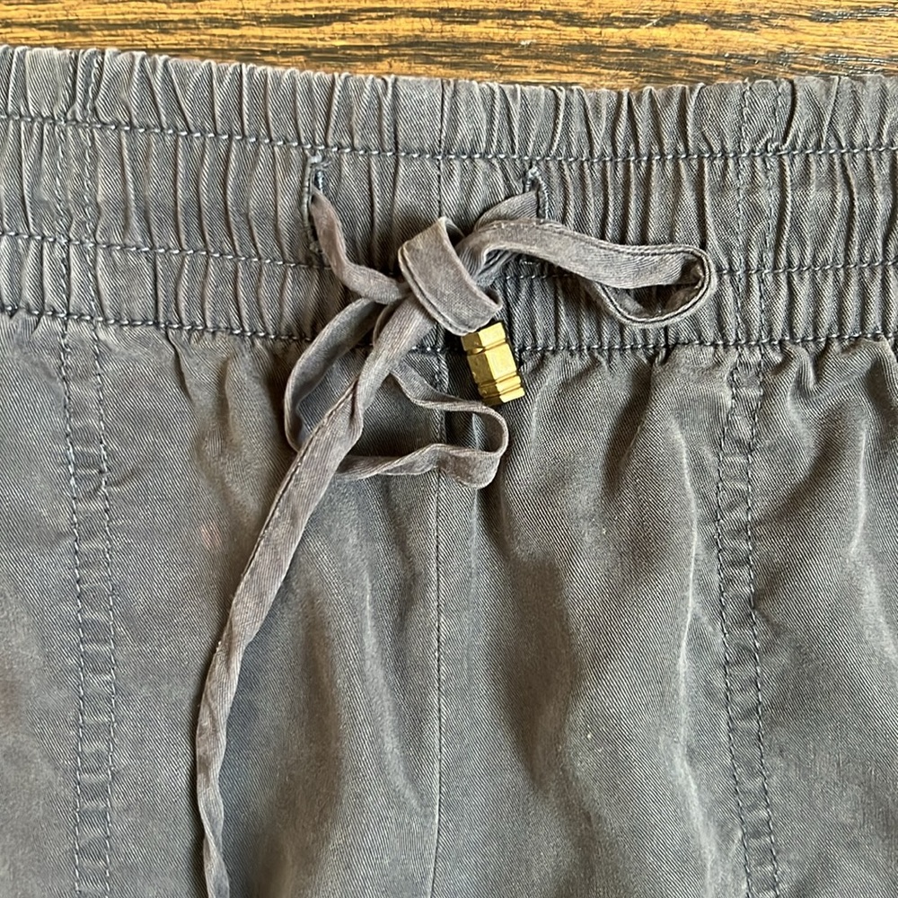 Mia Moda Short Size Small - Picture 2 of 4